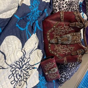 Montana West handbag with gun holder on back of purse. Wallet matches to a tee.
